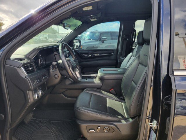 Used 2021 GMC Yukon Denali w/ Denali Premium Package image 10