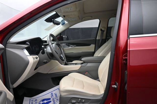 Used 2022 Cadillac XT6 Premium Luxury w/ Technology Package FWD image 11