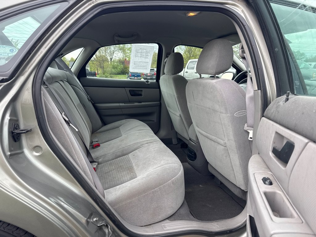 Used 2004 Ford Taurus SE FWD image 12