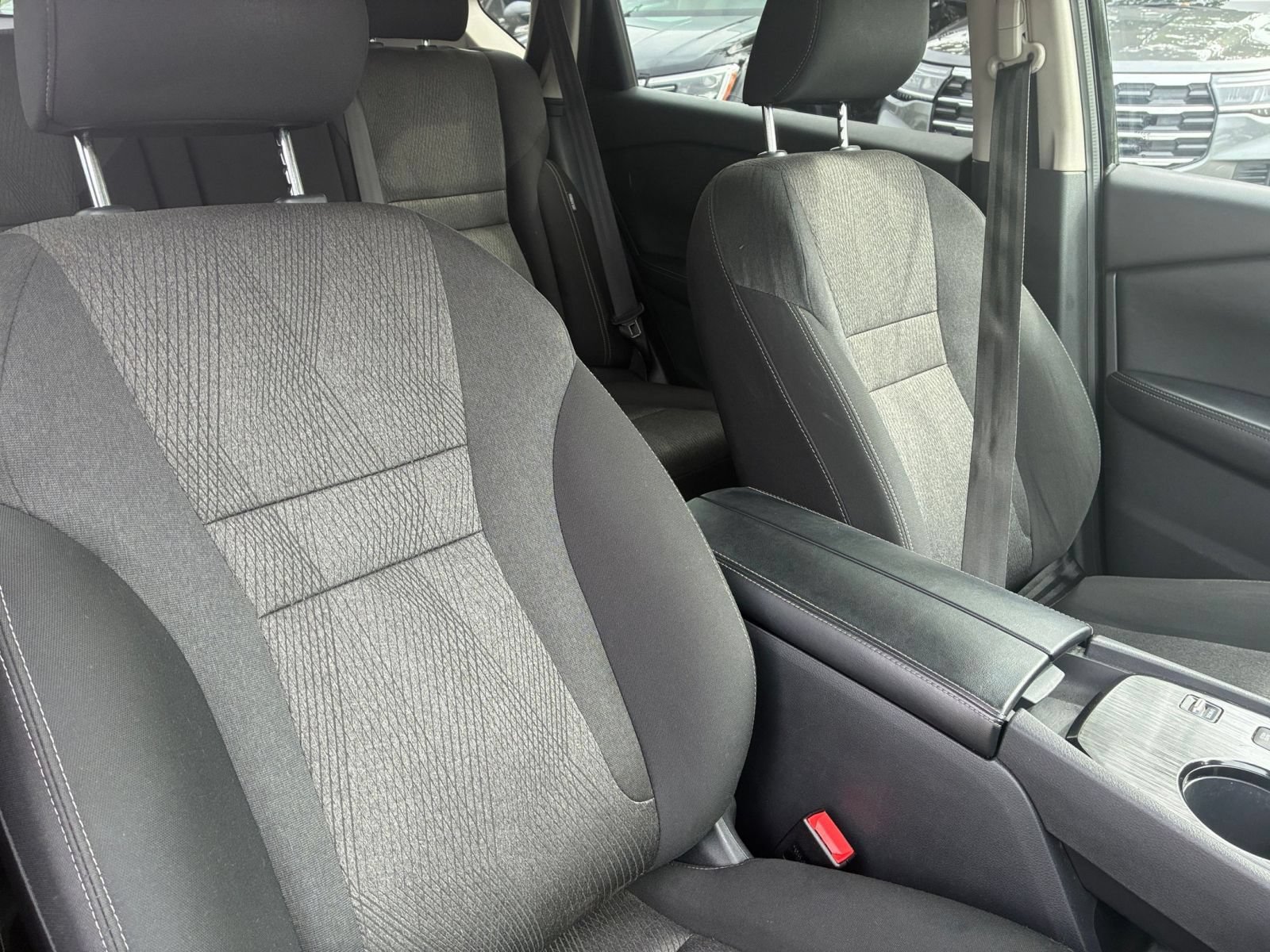 Used 2025 Nissan Rogue SV FWD image 31