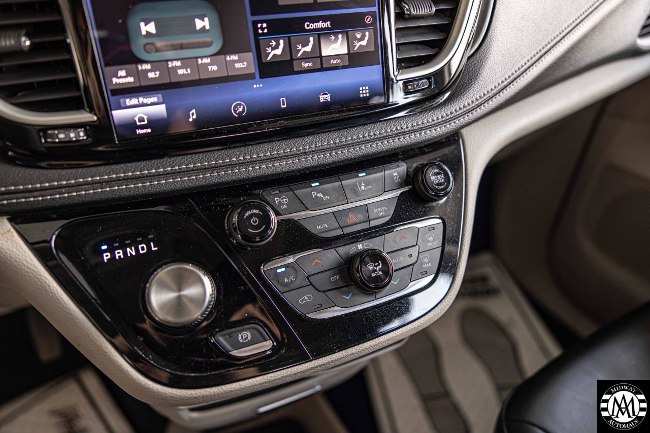 Used 2023 Chrysler Pacifica Touring-L FWD image 23