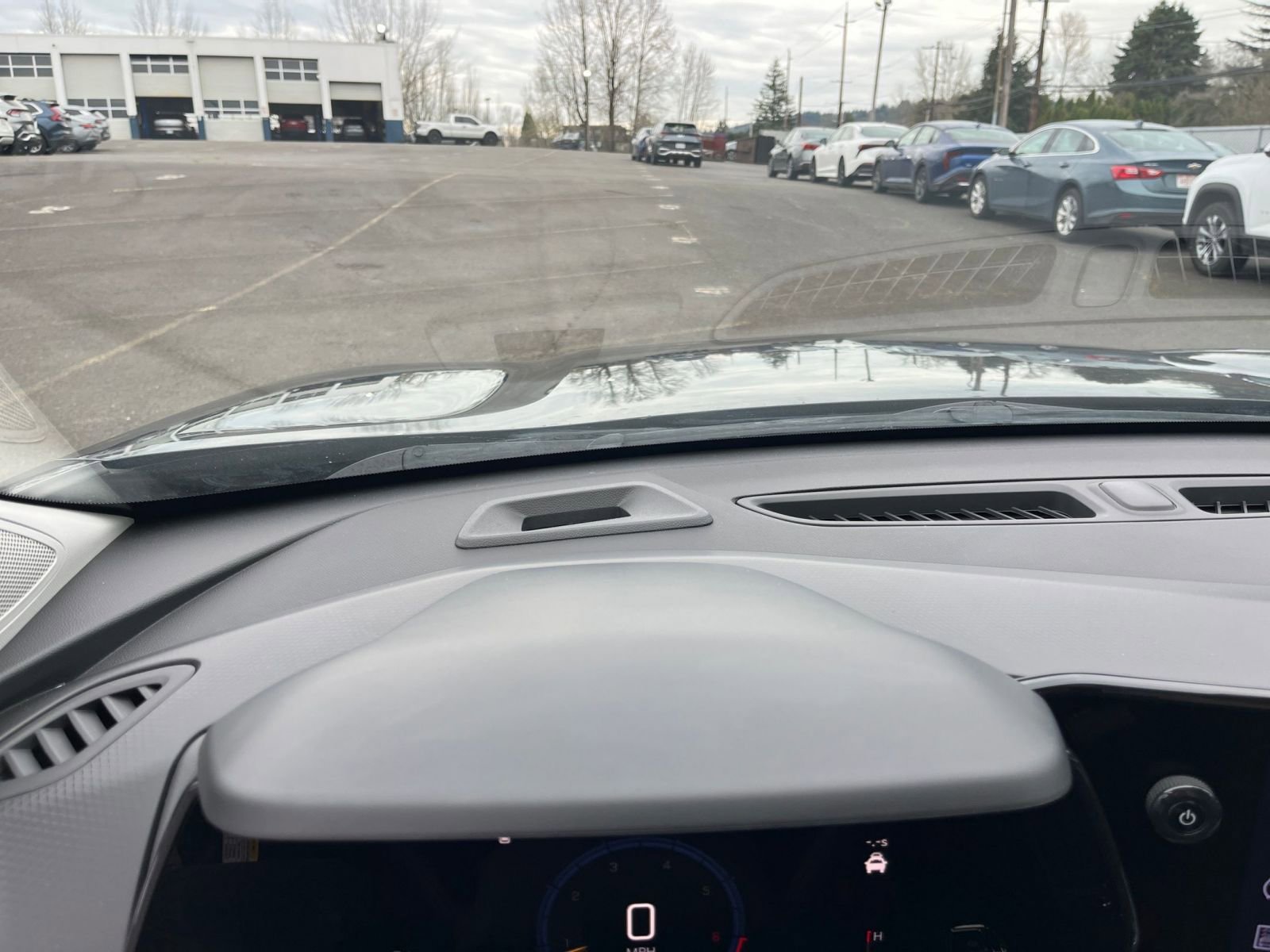 Used 2025 Chevrolet Trax LT w/ LT Convenience Package FWD image 33