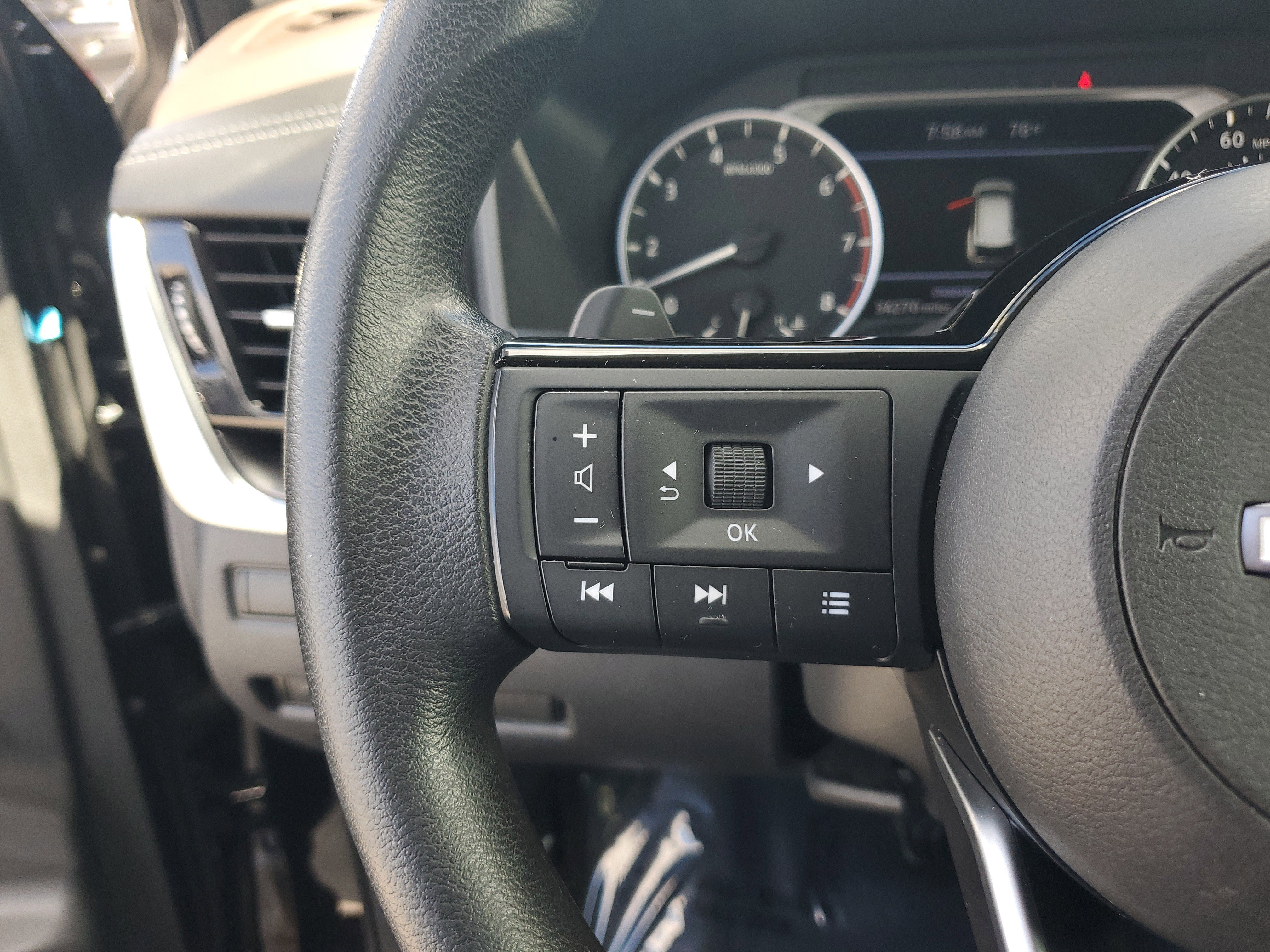 Used 2022 Nissan Rogue SV image 21