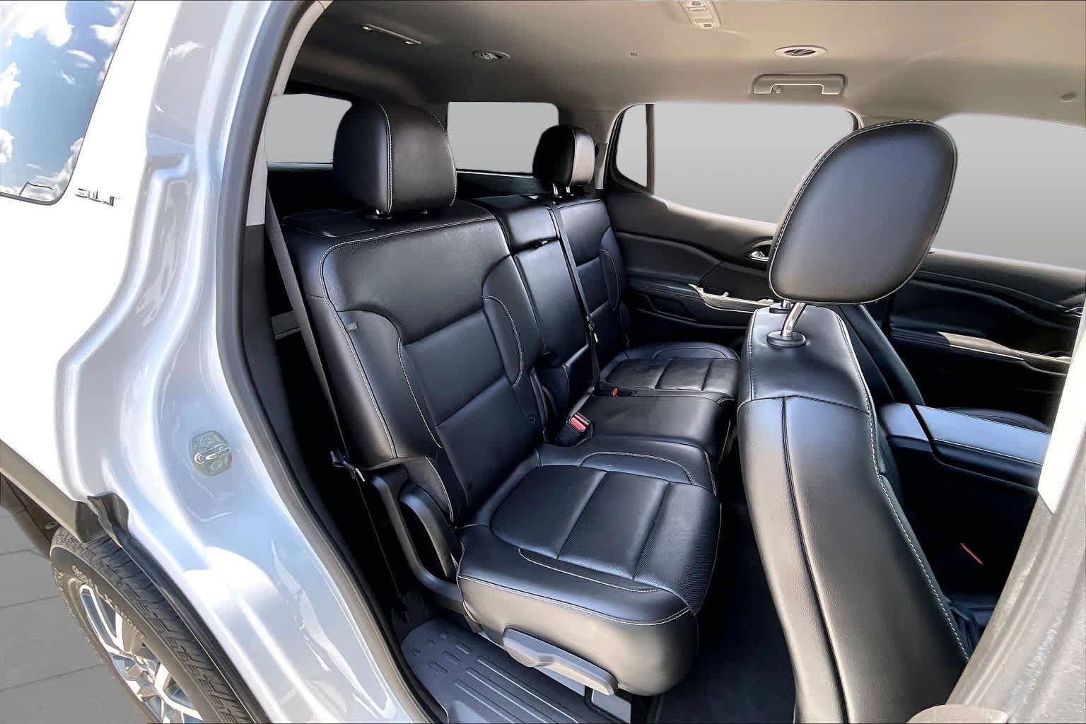 Used 2023 GMC Acadia SLT w/ Technology Package FWD image 20