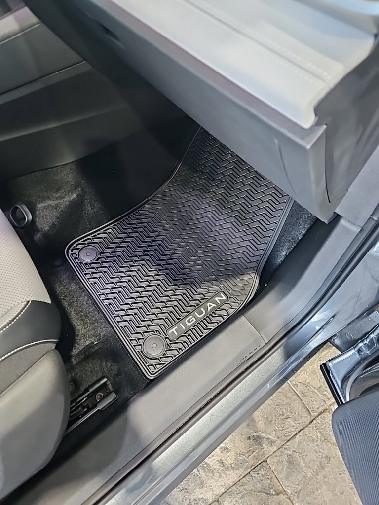 New 2026 Volkswagen Tiguan SE R-Line image 14