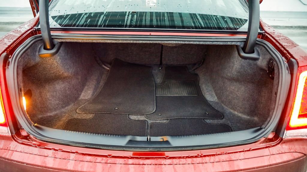 Used 2023 Chrysler 300 C image 27