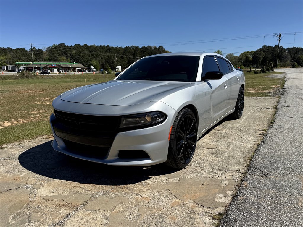 Used 2019 Dodge Charger SXT w/ Blacktop Package RWD image 1
