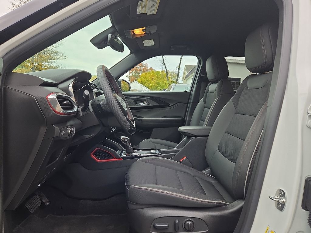 Used 2023 Chevrolet TrailBlazer RS w/ Convenience Package image 18