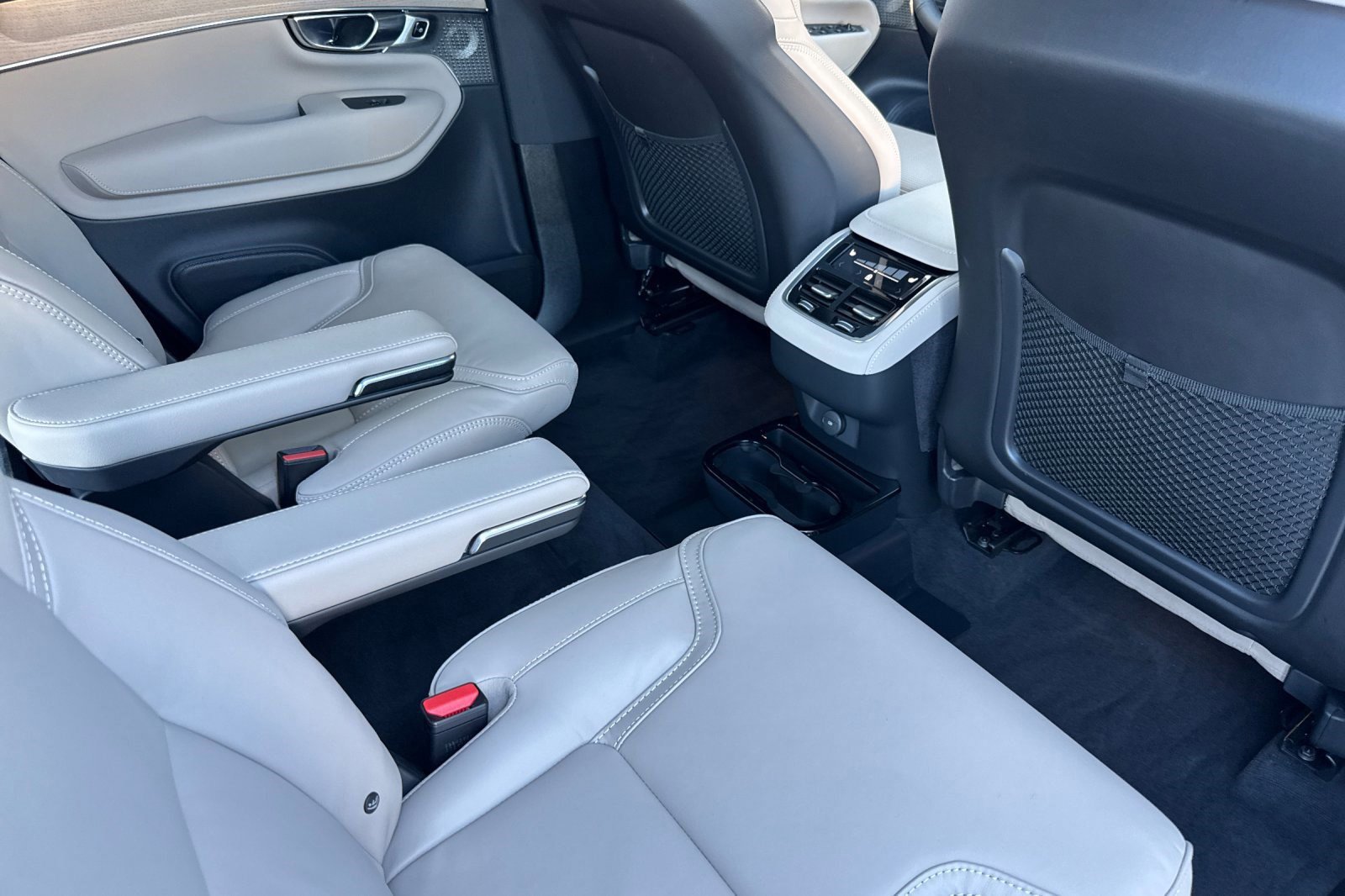 Used 2025 Volvo XC90 B6 Ultra w/ Protection Package Premier image 32