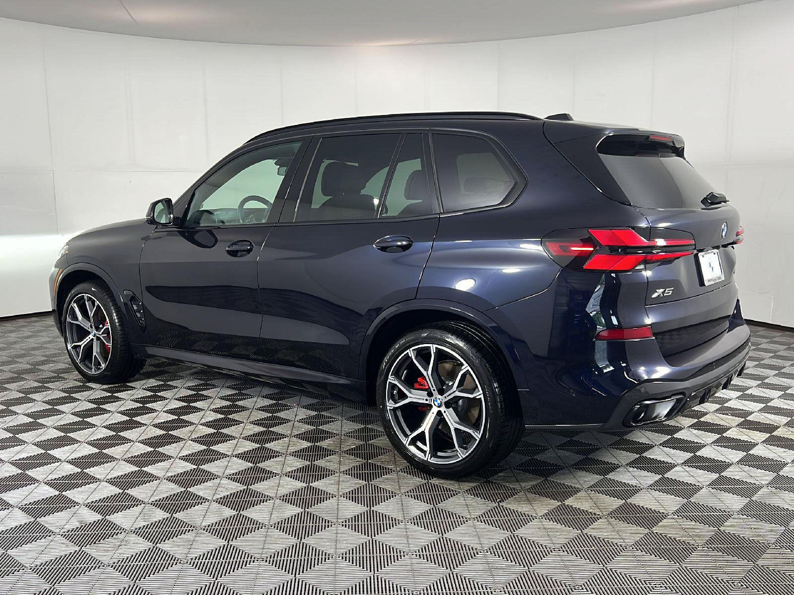 New 2026 BMW X5 xDrive40i w/ M Sport Package AWD/4WD image 5
