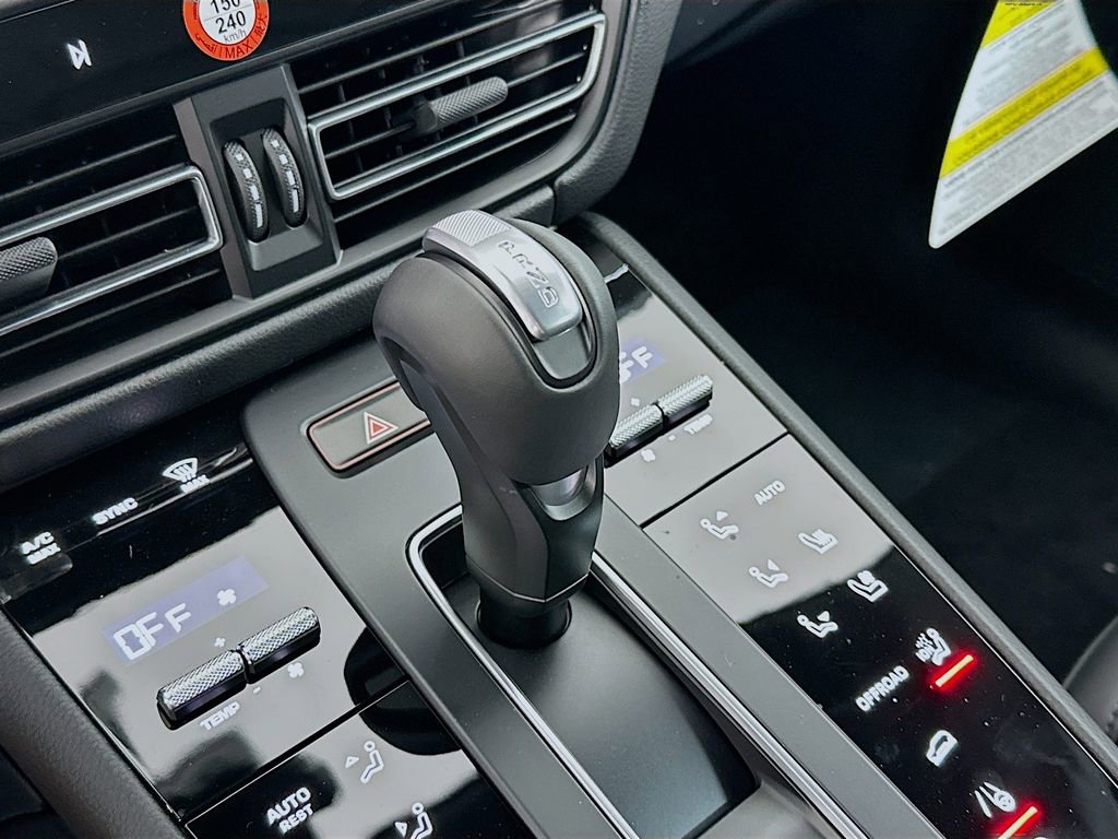 Certified 2026 Porsche Macan AWD/4WD image 19