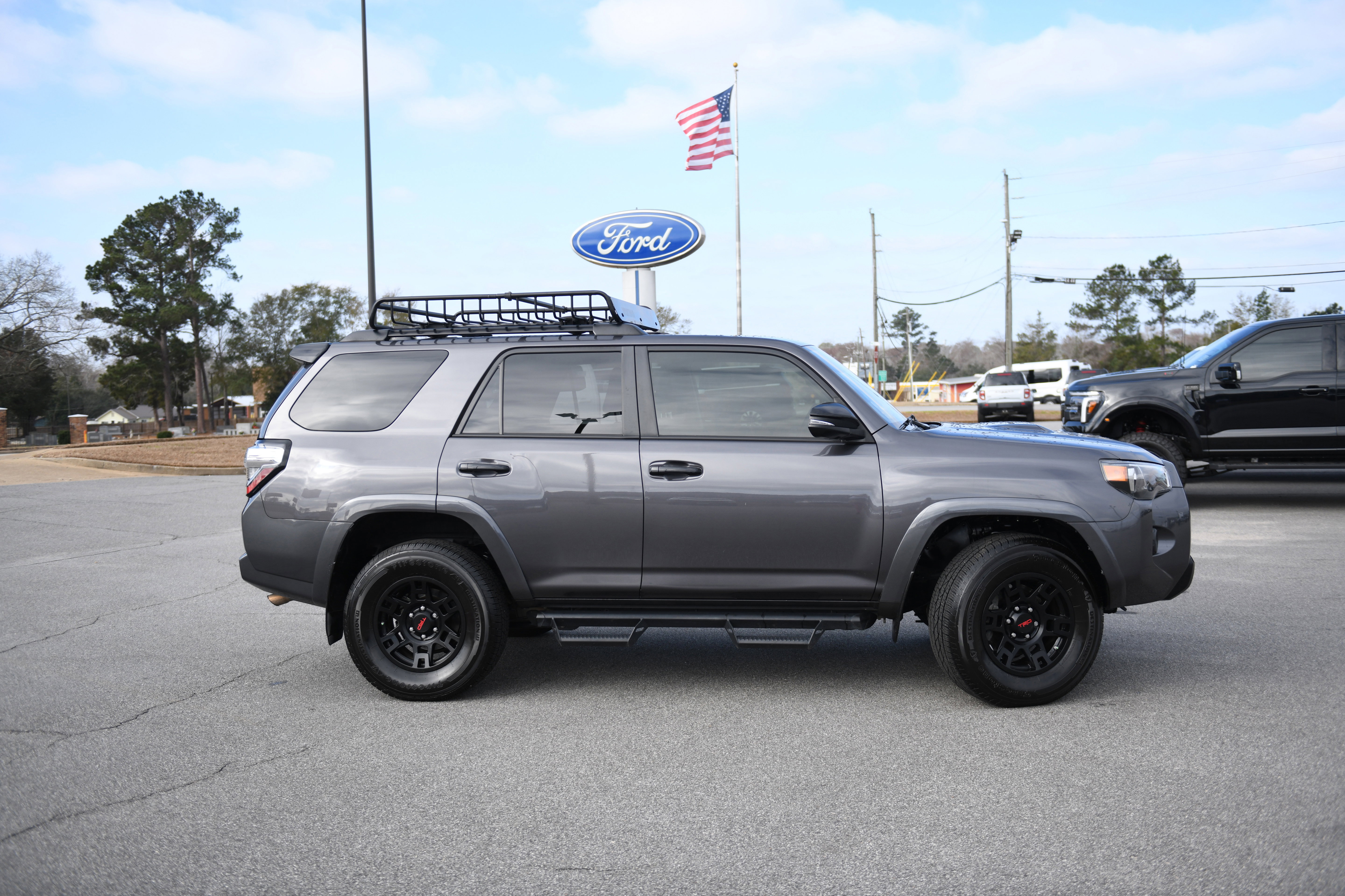 Used 2021 Toyota 4Runner Venture w/ Moonroof Package image 2