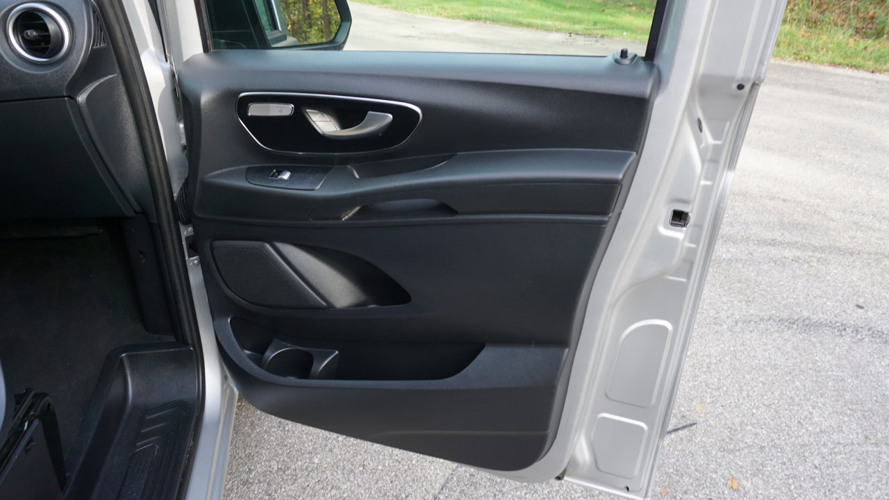 Used 2016 Mercedes-Benz Metris Passenger image 26