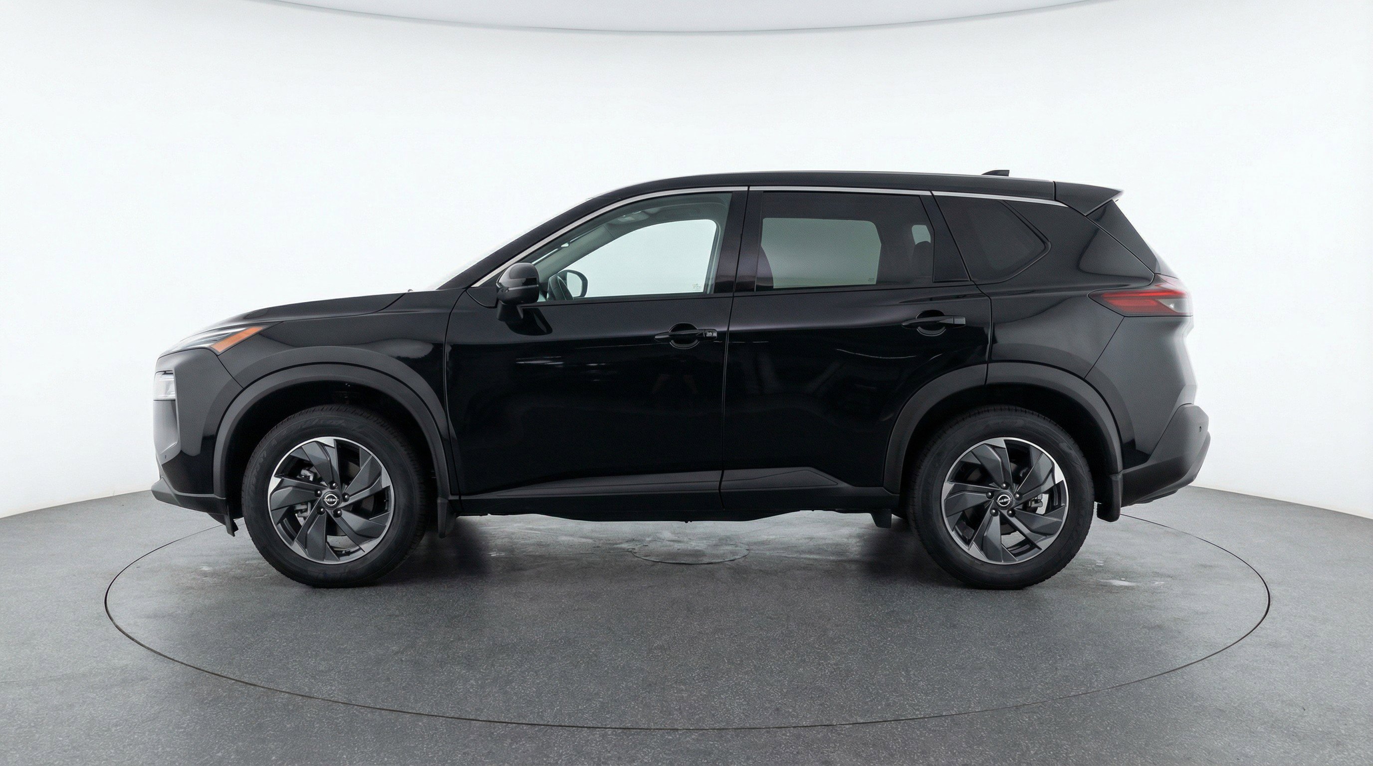Used 2025 Nissan Rogue SV image 5