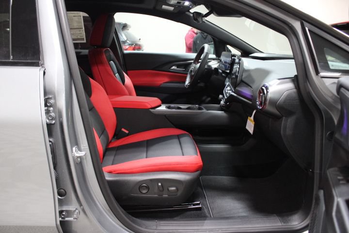 New 2026 Chevrolet Equinox EV RS w/ Convenience Package II FWD image 18