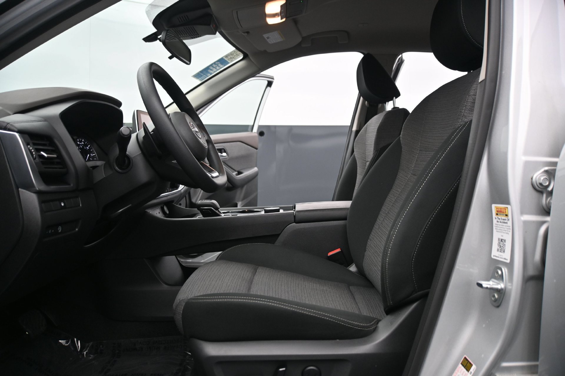Used 2023 Nissan Rogue SV AWD/4WD image 19