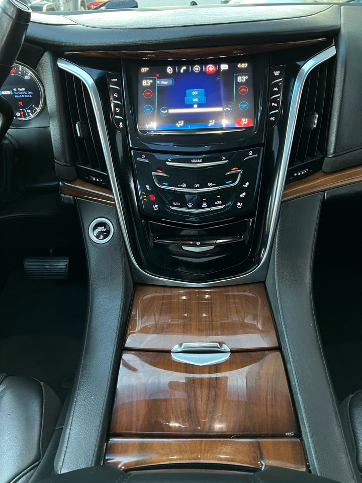 Used 2017 Cadillac Escalade Luxury image 16