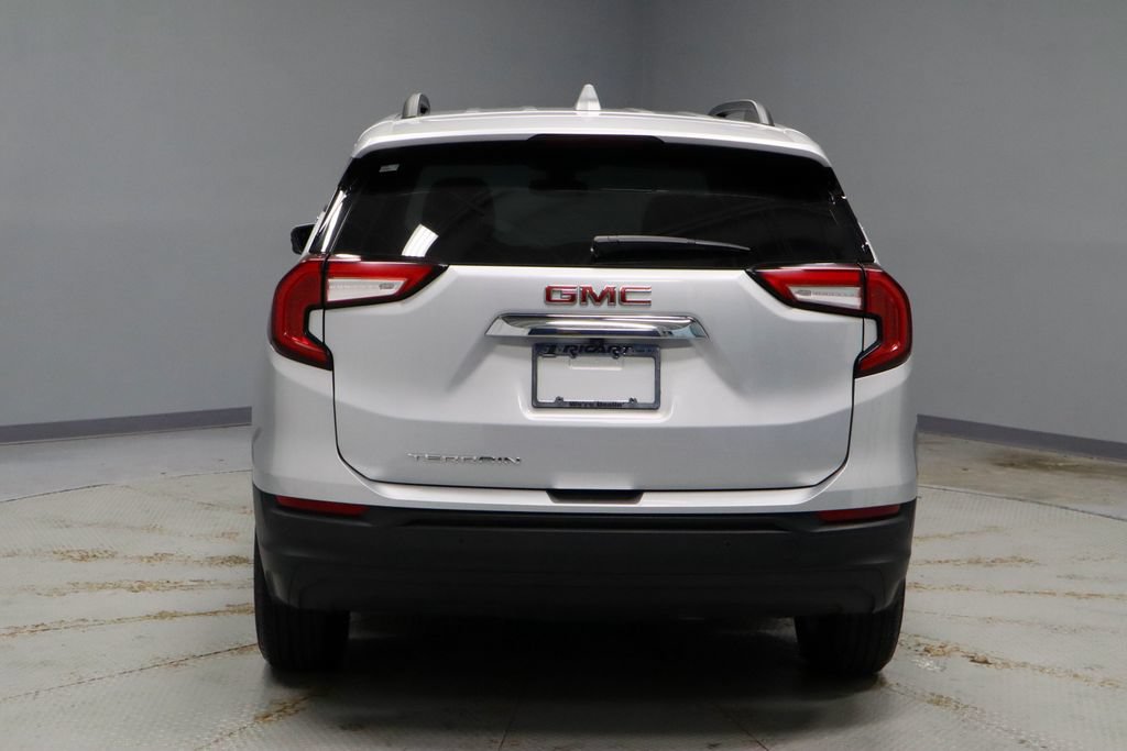 Used 2022 GMC Terrain SLE w/ Driver Convenience Package FWD image 11
