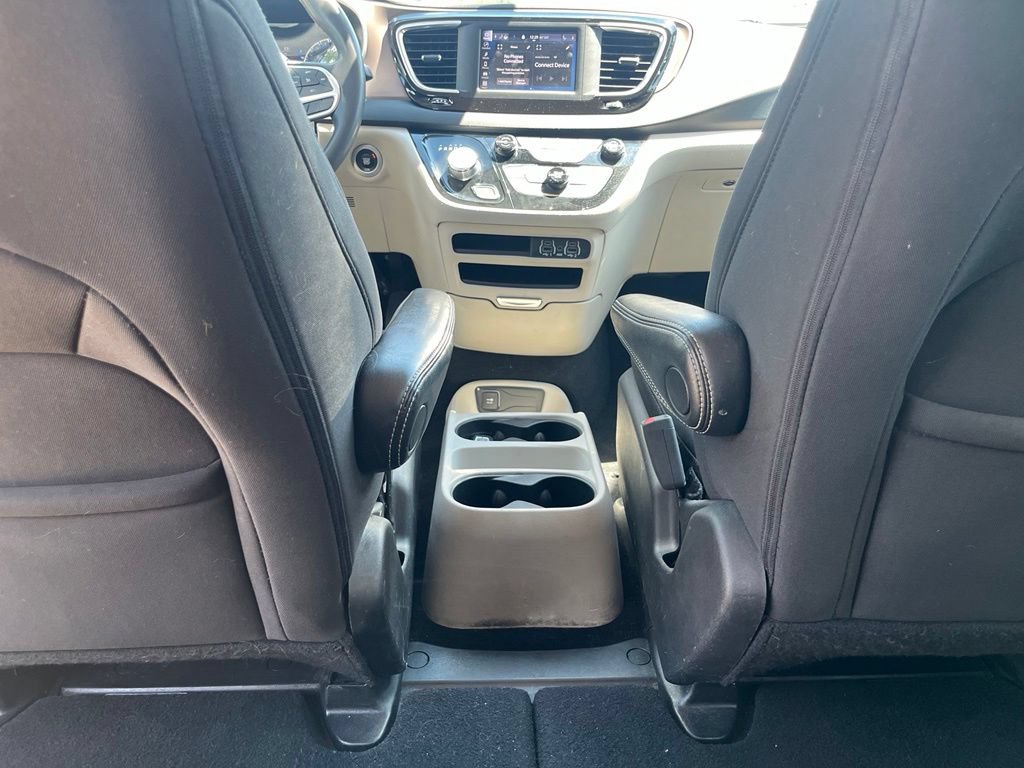 Used 2023 Chrysler Voyager LX FWD image 33