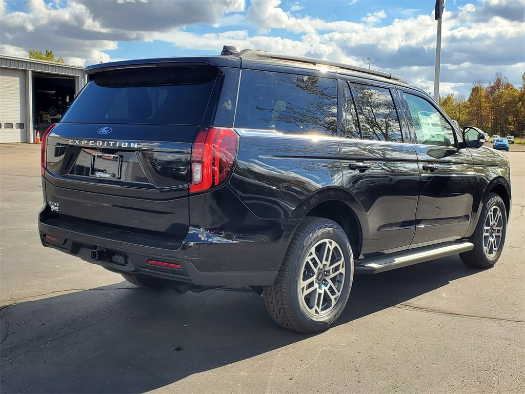 New 2025 Ford Expedition Active image 5