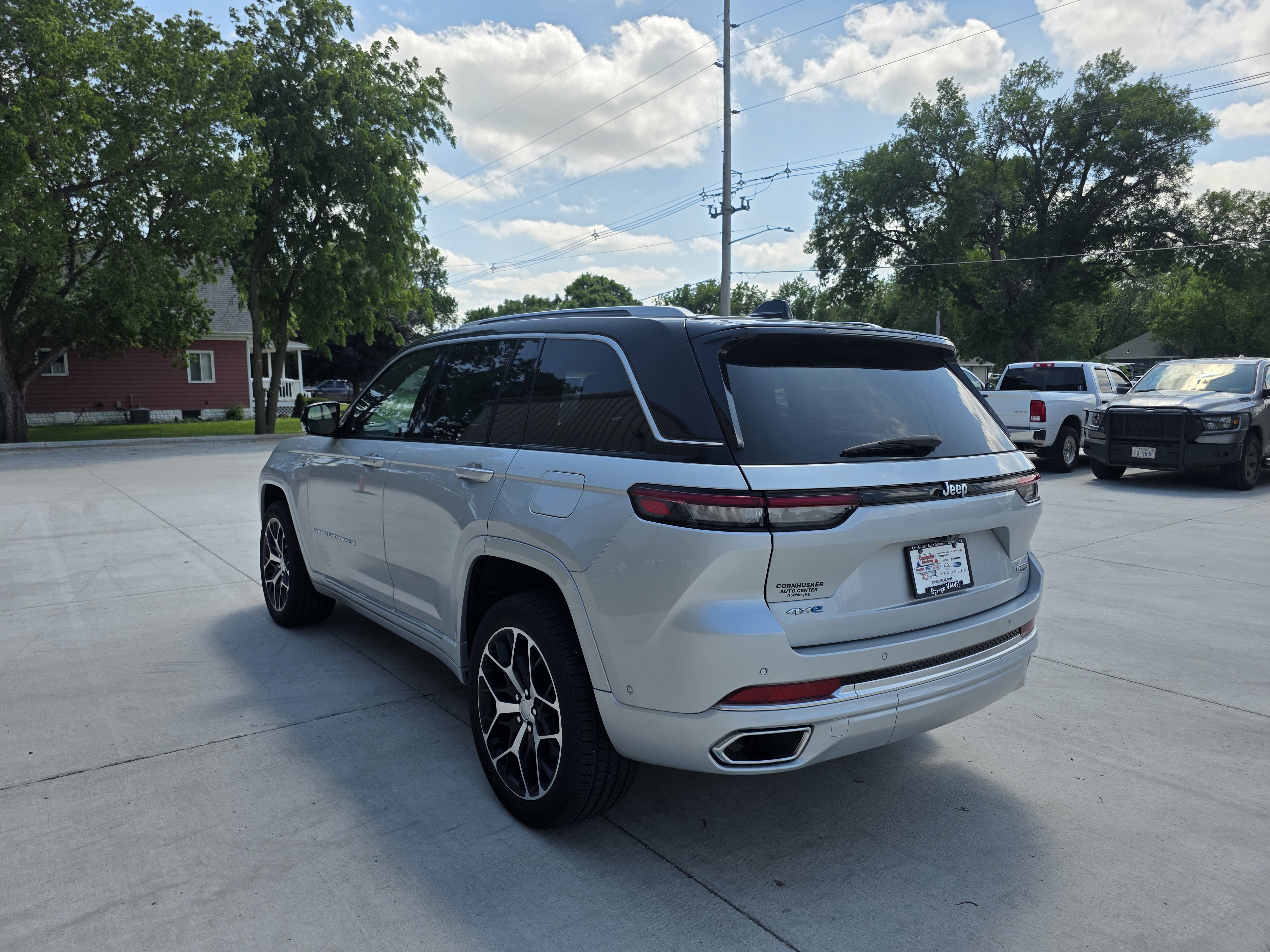 Used 2023 Jeep Grand Cherokee Summit image 5