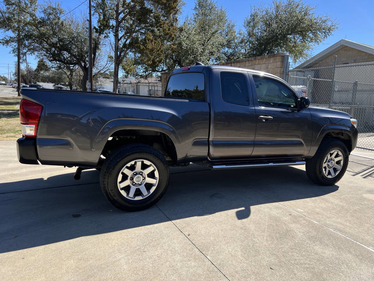 Used 2017 Toyota Tacoma SR image 14