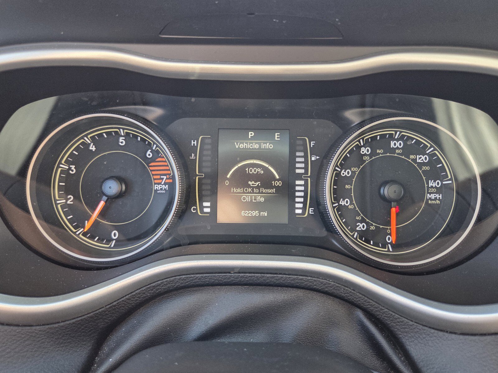 Used 2018 Jeep Cherokee Latitude Plus w/ Comfort/Convenience Group FWD image 29