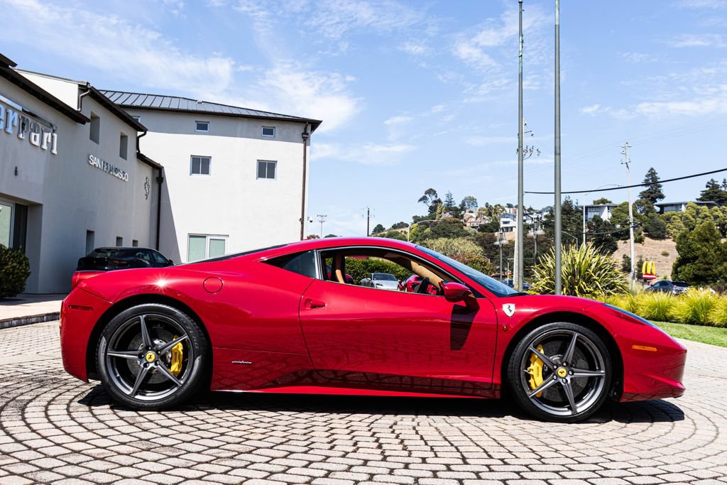 Used 2013 Ferrari 458 Italia Coupe RWD image 3