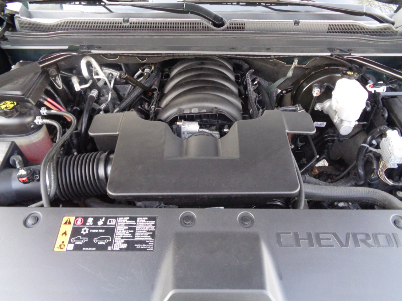 Used 2019 Chevrolet Suburban LT w/ Luxury Package image 9