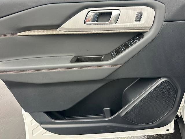 New 2025 Ford Explorer Active w/ Active Comfort Package image 11