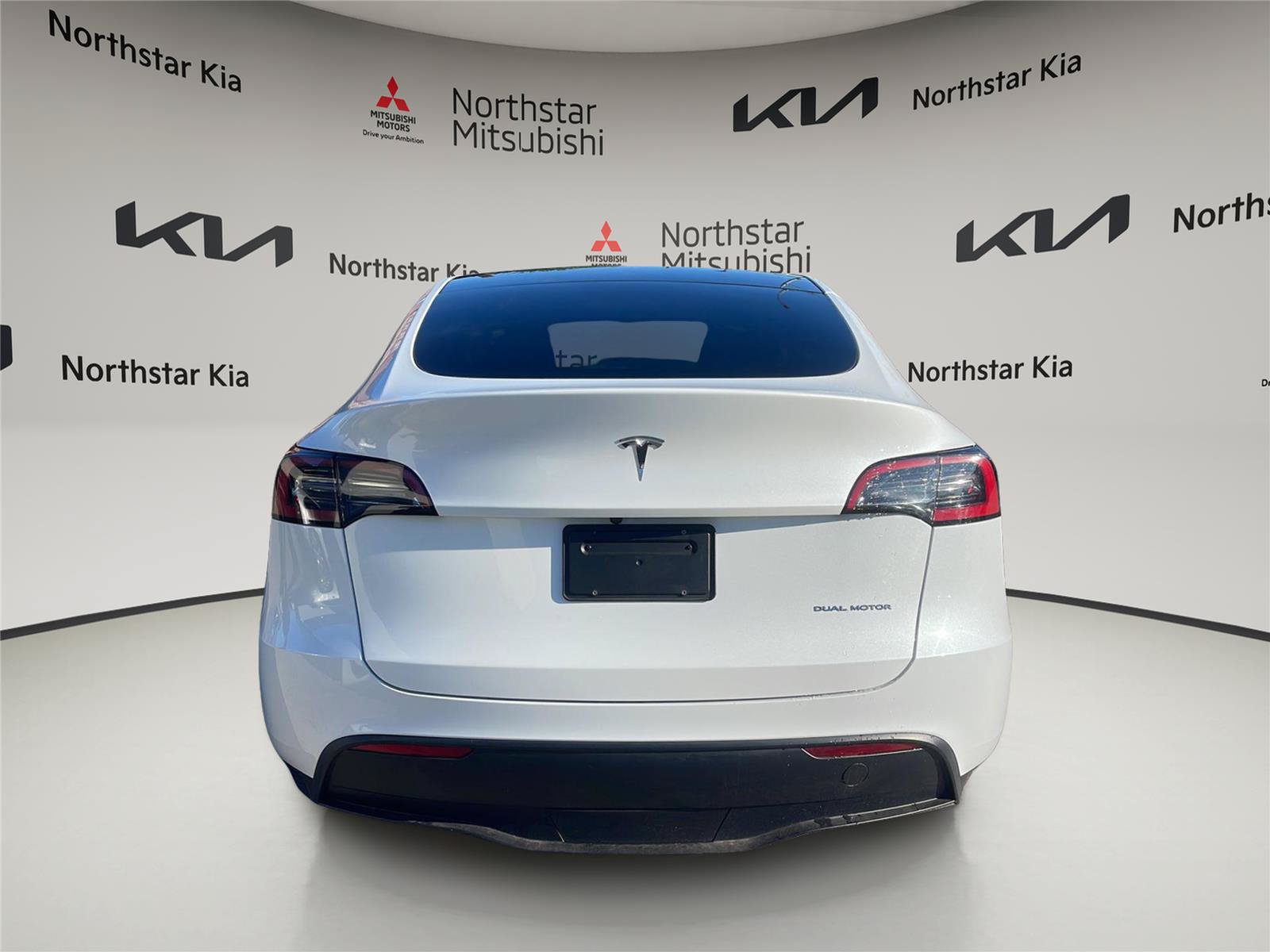 Used 2023 Tesla Model Y Performance AWD/4WD image 3