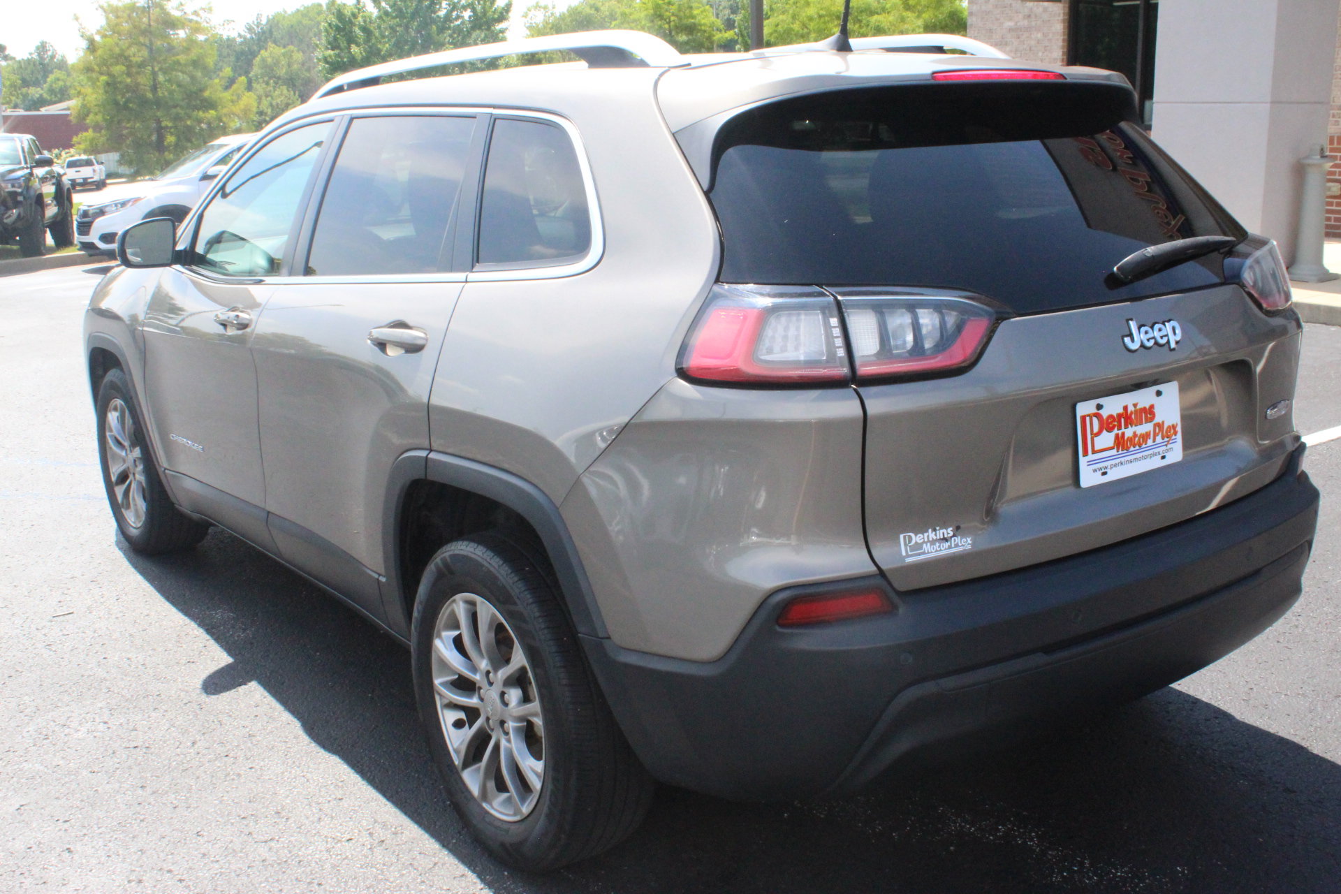 Used 2020 Jeep Cherokee Latitude Plus FWD image 8