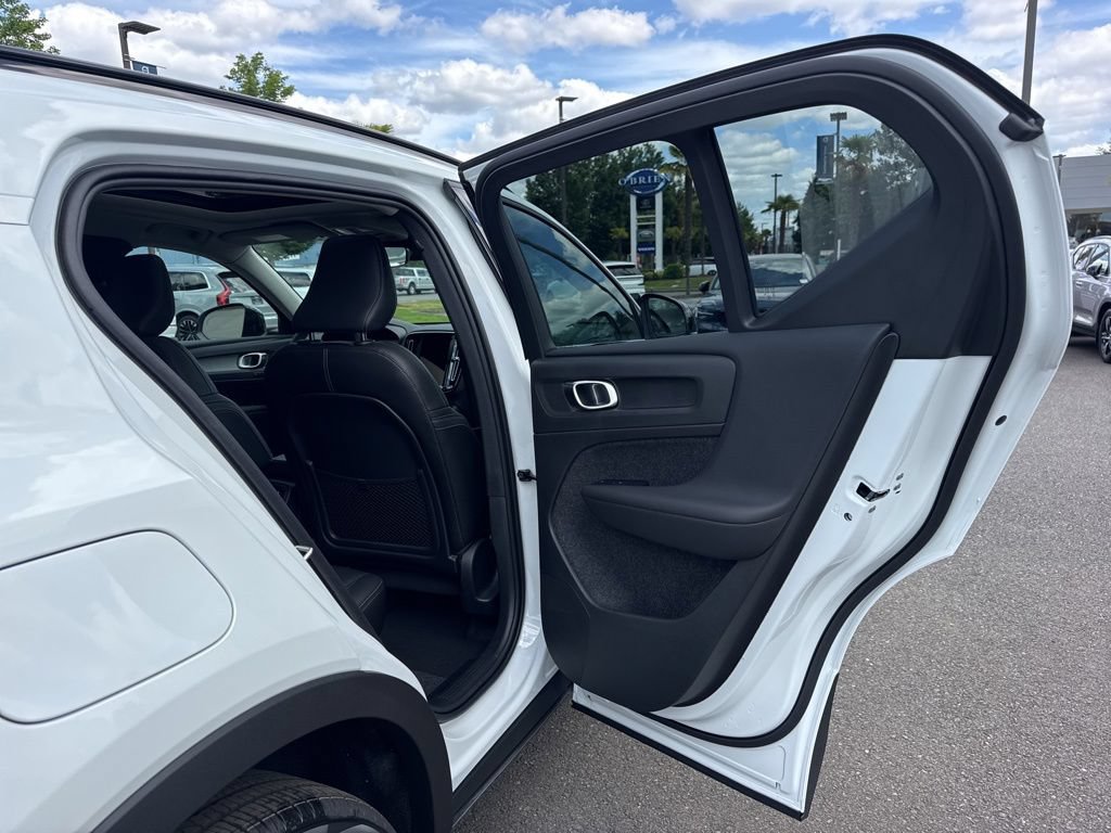 New 2026 Volvo XC40 B5 Plus w/ Climate Package AWD/4WD image 17