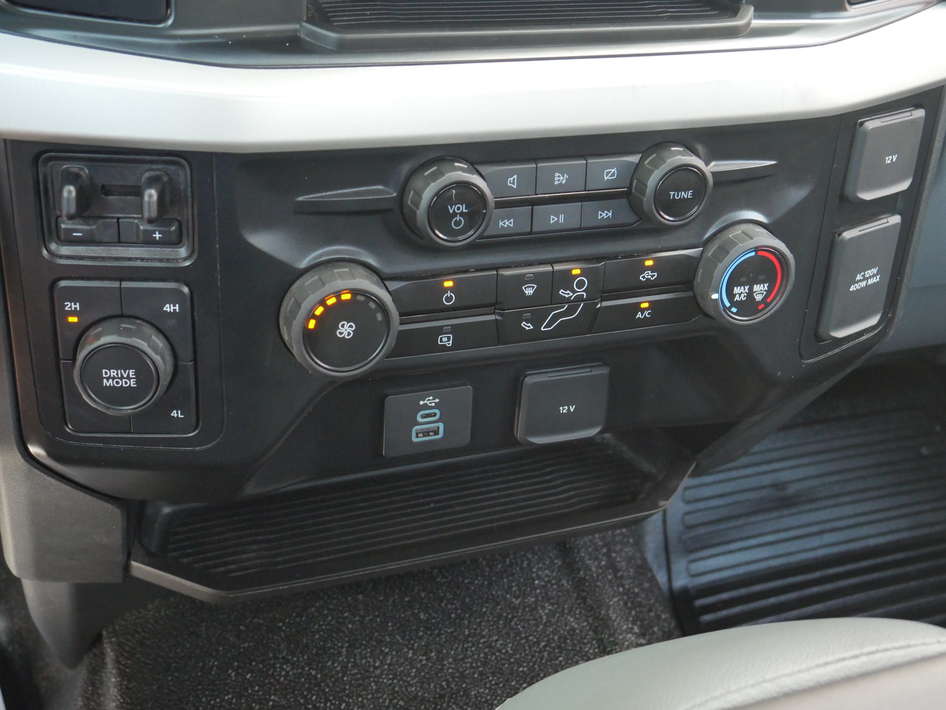 Certified 2024 Ford F550 4x4 Regular Cab Super Duty image 13