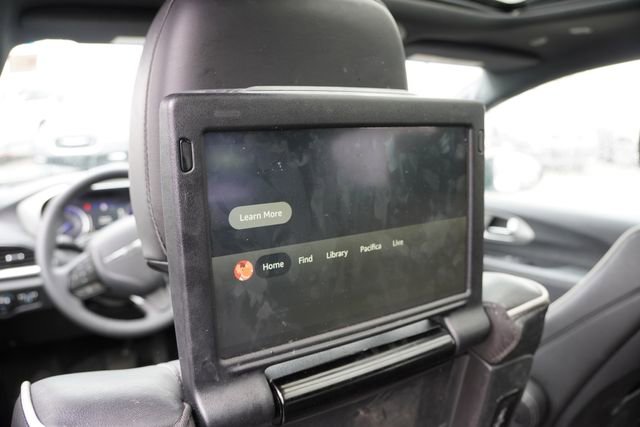 Used 2023 Chrysler Pacifica Limited w/ Uconnect Theater Family Group AWD/4WD image 4