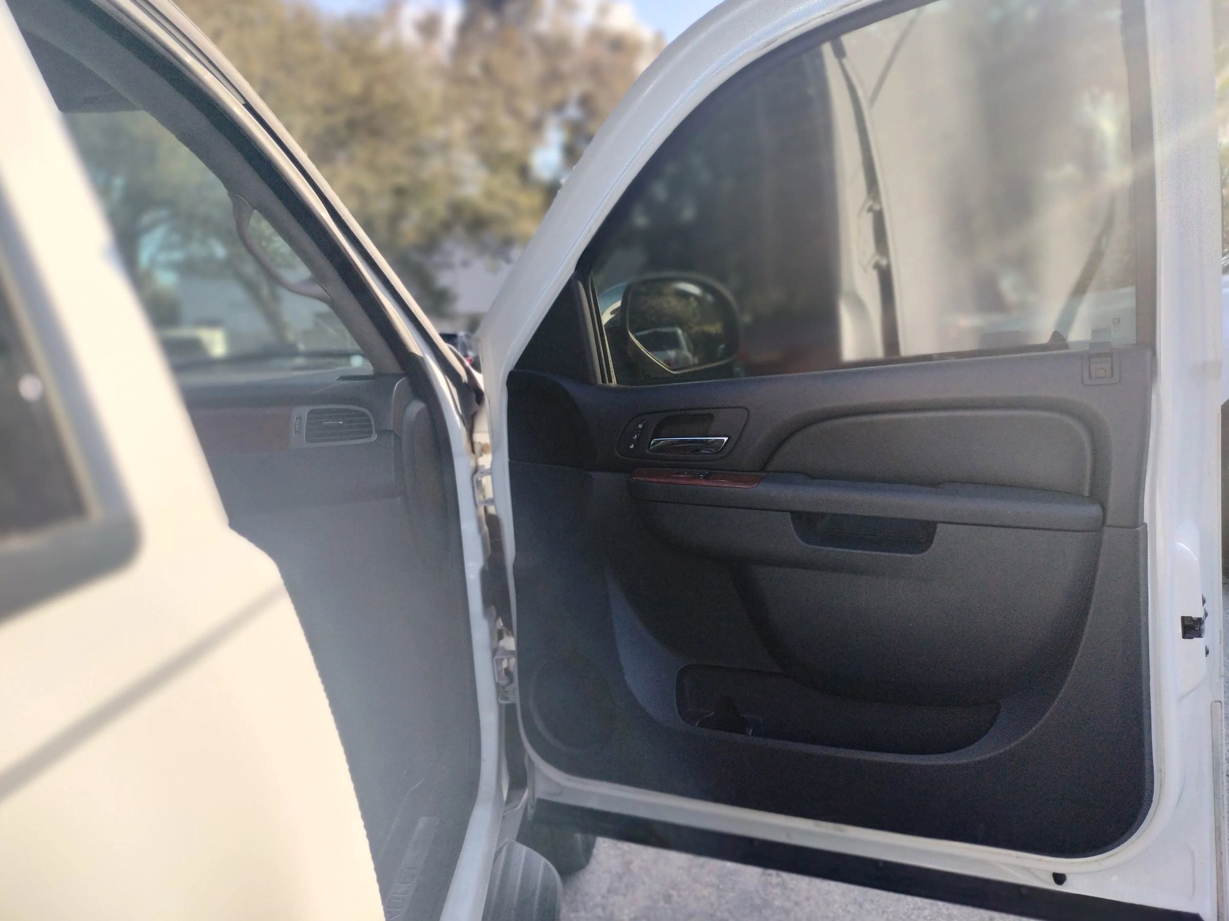 Used 2011 Chevrolet Avalanche LTZ image 18