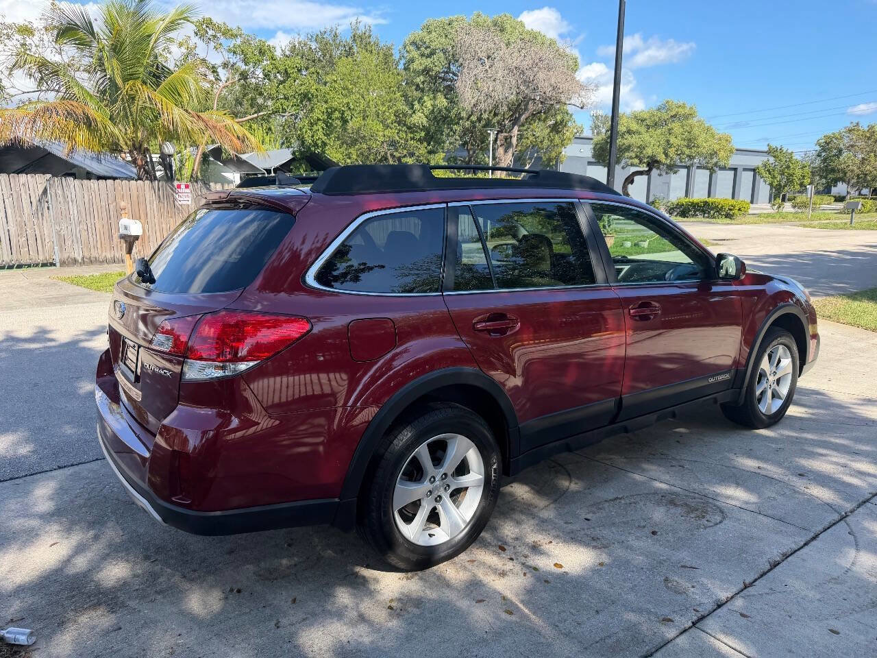 Used 2013 Subaru Outback 2.5i Limited image 9