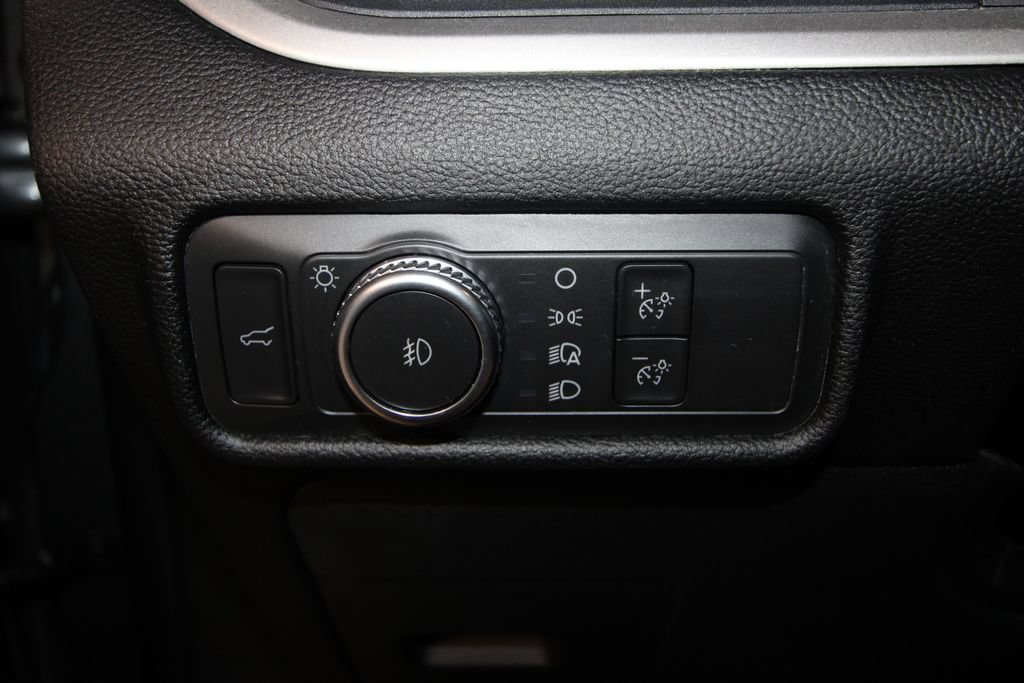 Used 2022 Ford Explorer XLT w/ Equipment Group 202A RWD image 9