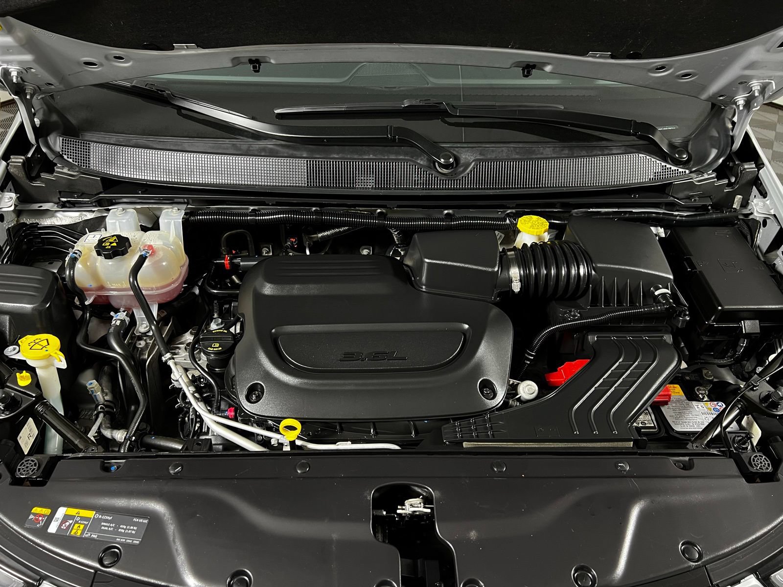 Used 2024 Chrysler Pacifica Touring-L FWD image 9
