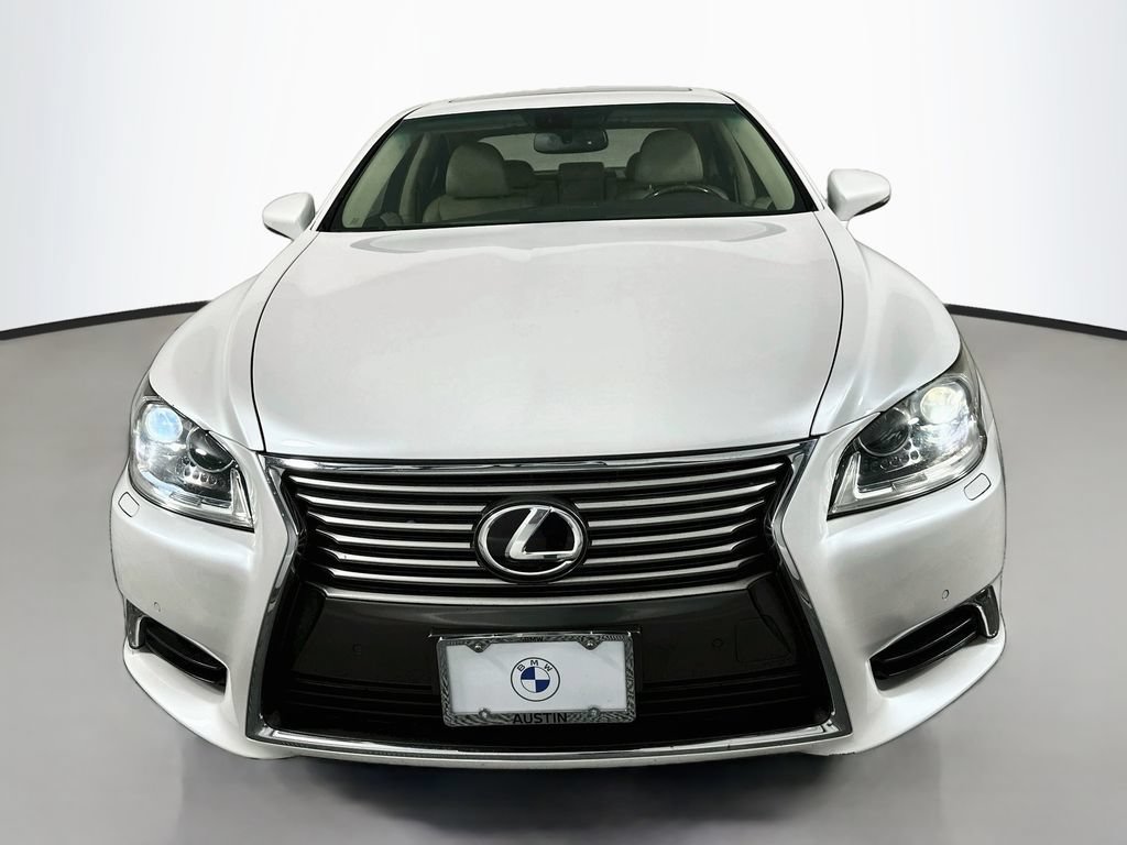 Used 2016 Lexus LS 460 w/ Comfort Package RWD image 2
