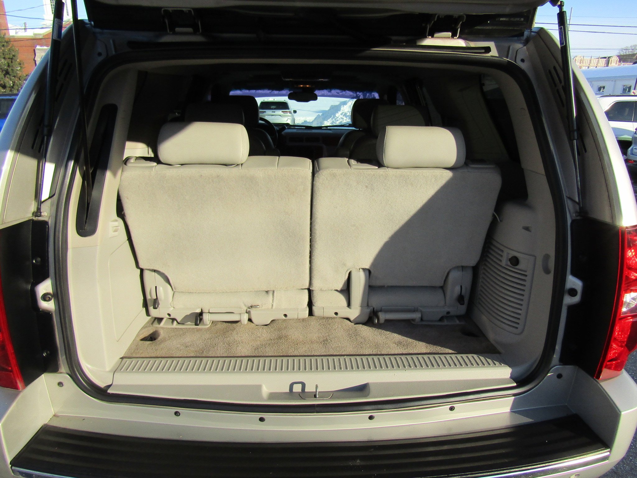 Used 2009 Chevrolet Tahoe LTZ AWD/4WD image 16