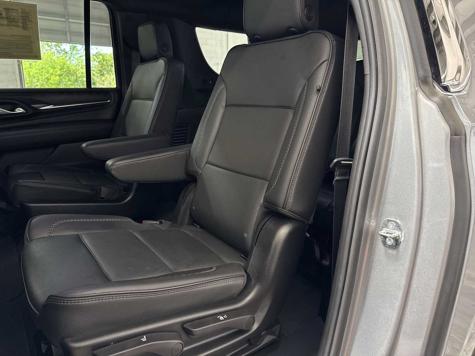 Used 2024 GMC Yukon XL Denali AWD/4WD image 19