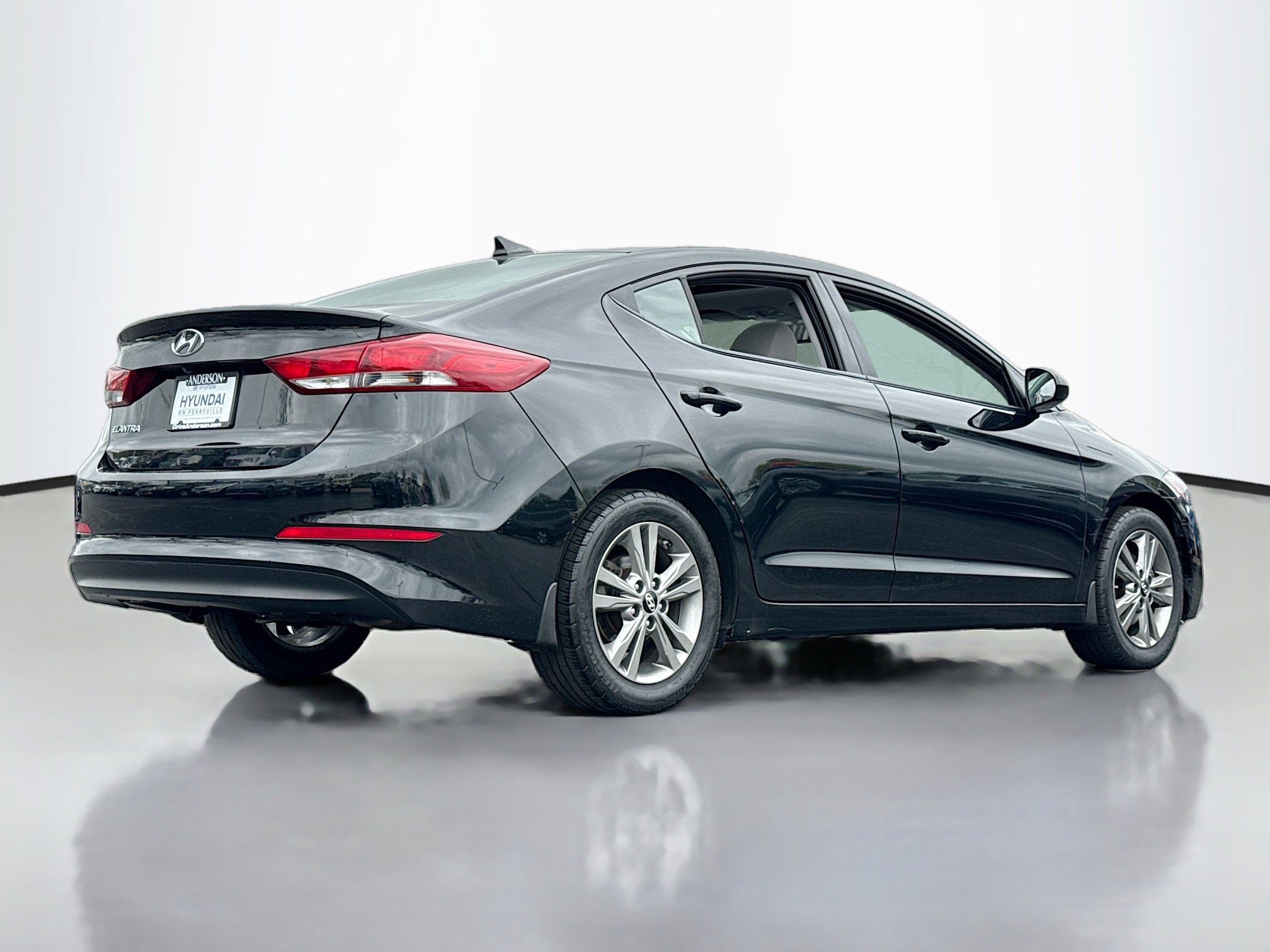 Used 2018 Hyundai Elantra Value Edition FWD image 2