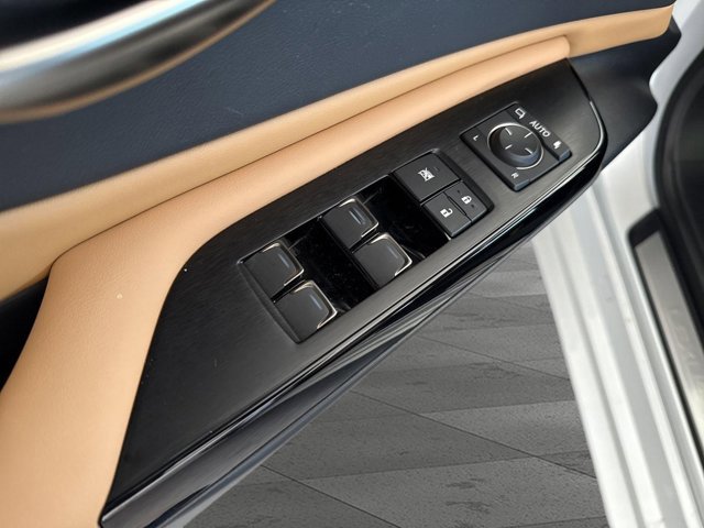 Certified 2025 Lexus ES 300h w/ Premium Package FWD image 9