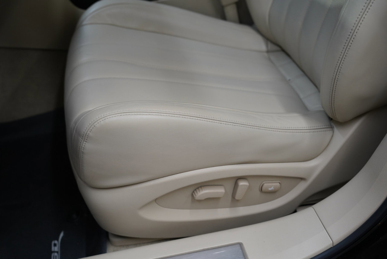 Used 2016 INFINITI QX70 AWD w/ Premium Package image 25