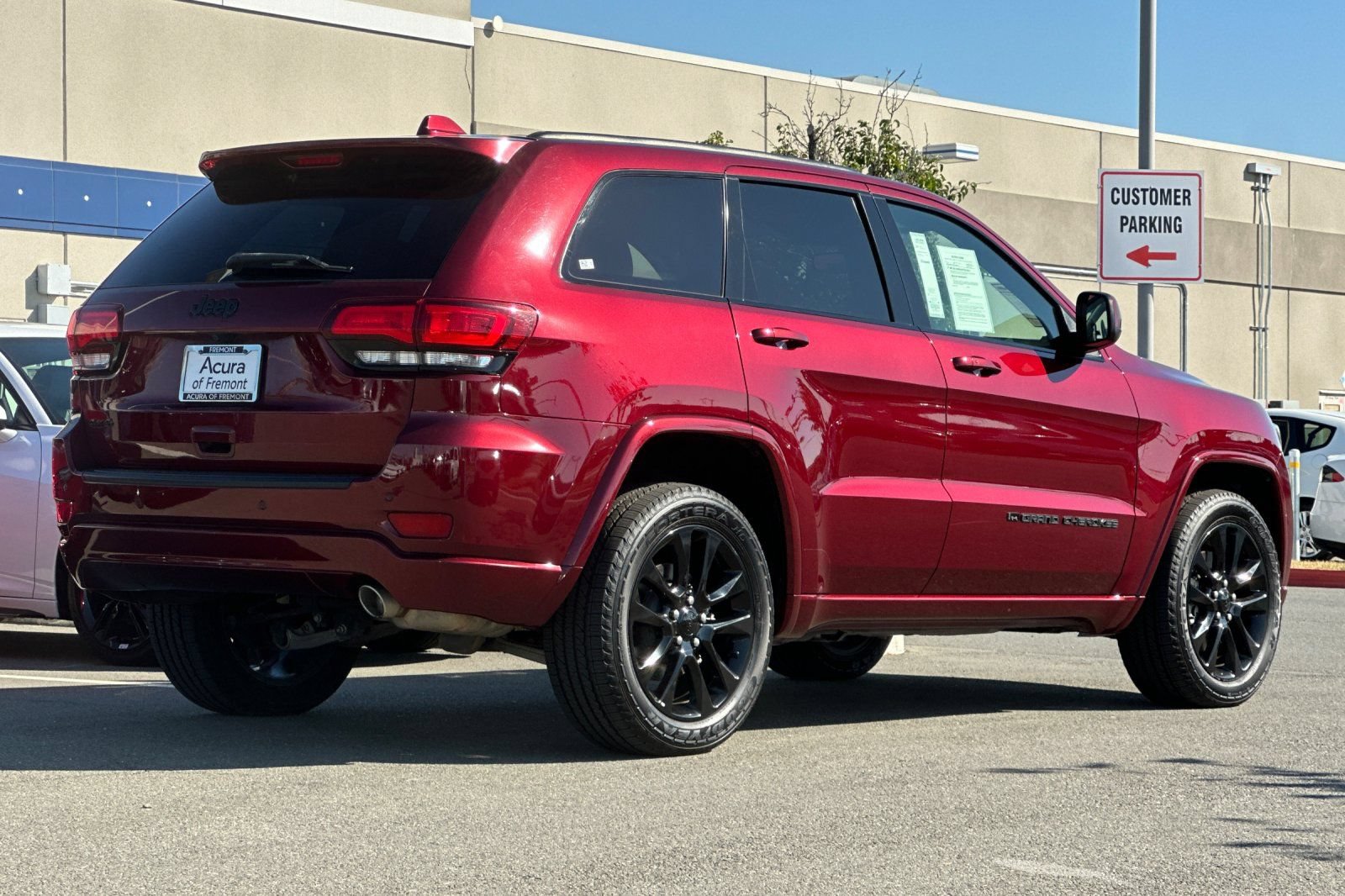 Used 2022 Jeep Grand Cherokee Laredo X AWD/4WD image 4