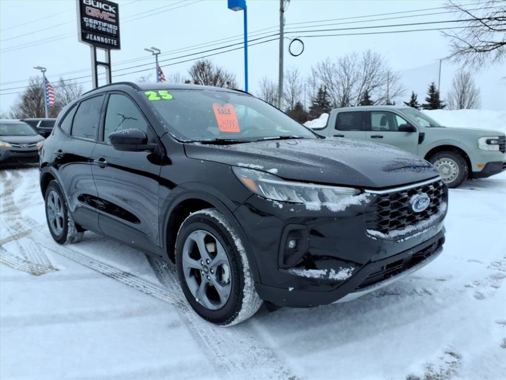 Used 2025 Ford Escape ST-Line Select image 3