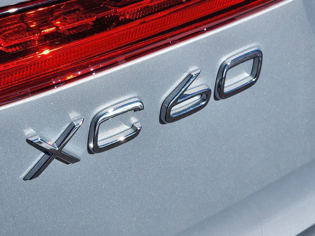 Used 2023 Volvo XC60 B6 Ultimate w/ Climate Package image 34