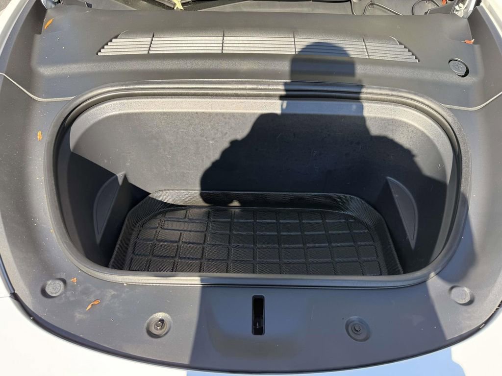 Used 2022 Tesla Model Y Long Range image 21