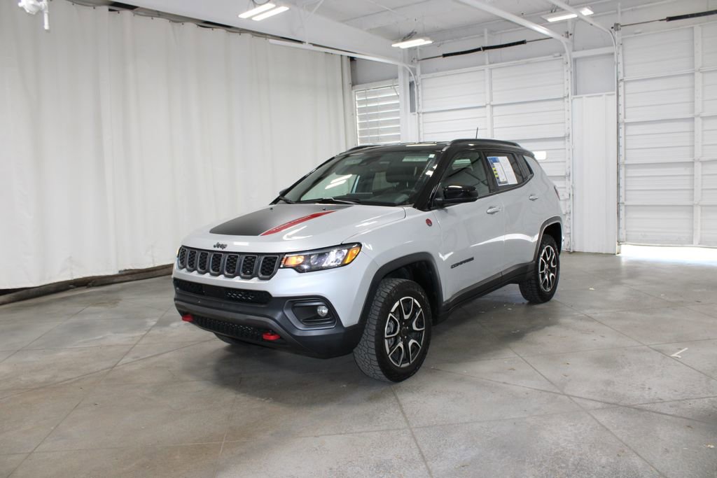 Used 2025 Jeep Compass Trailhawk AWD/4WD image 48